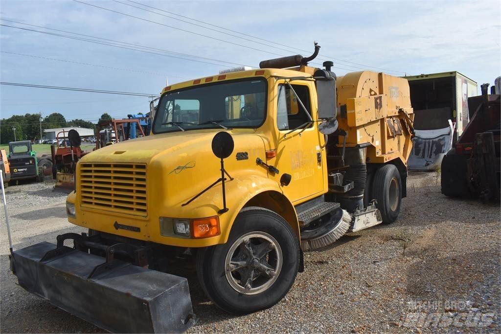 International 4700 Sweeper trucks