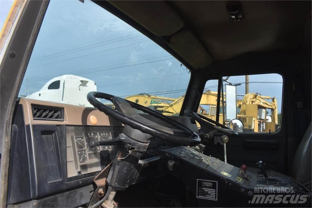 International 4700 Sweeper trucks