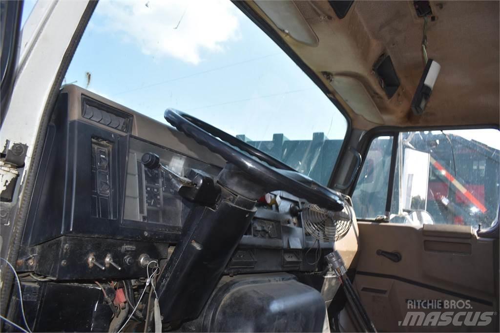 International 8200 Tanker trucks