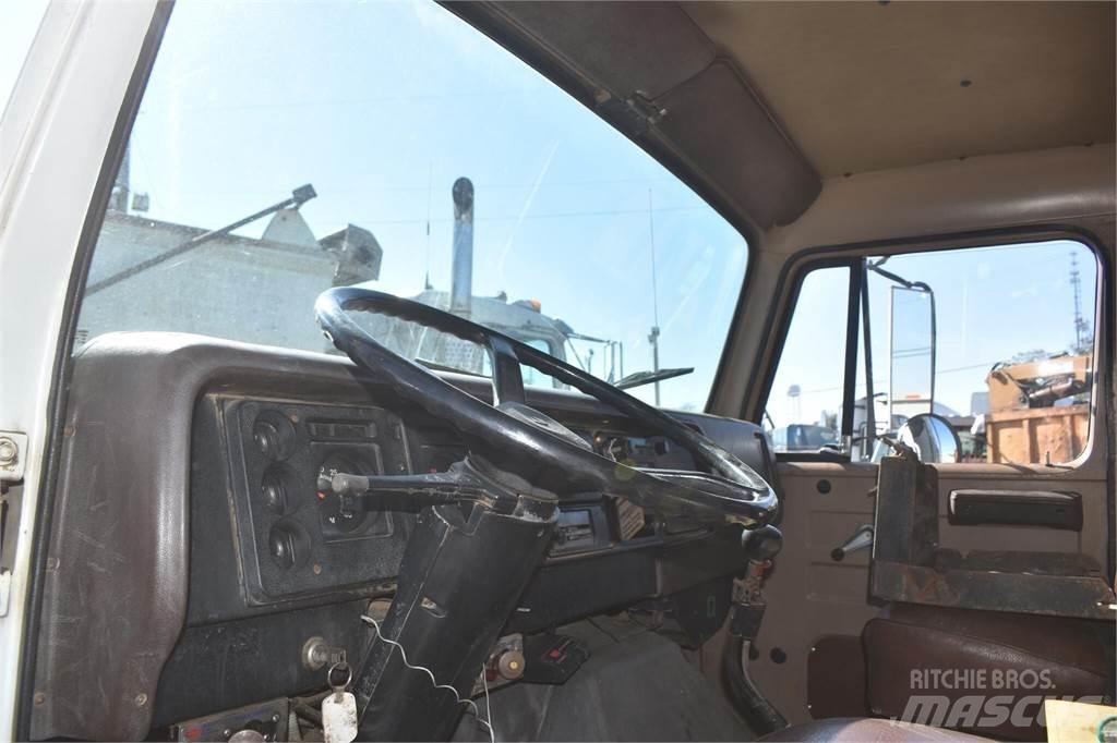 International S1900 Tipper trucks