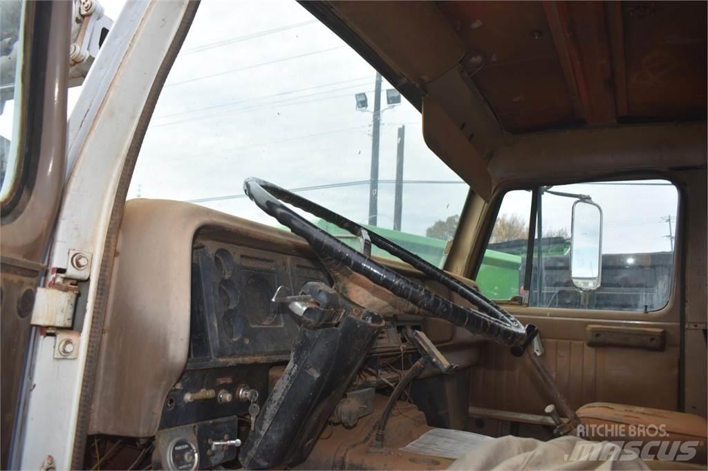 International S2300 Tanker trucks