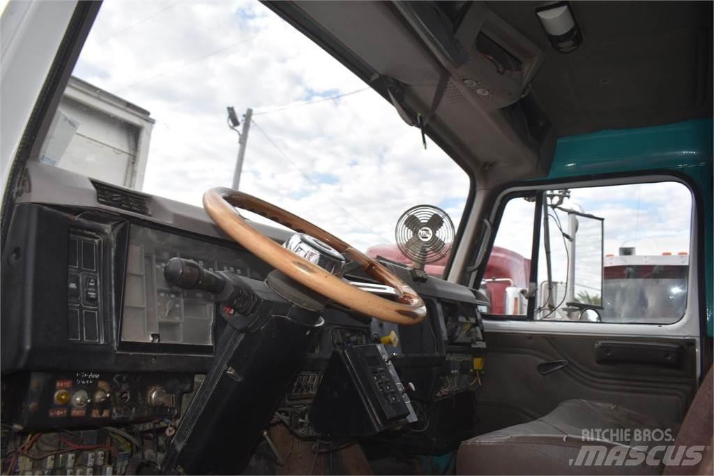 International S2600 Tipper trucks