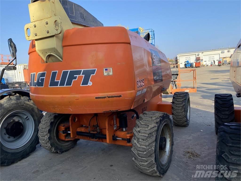 JLG 600S Telescopic boom lifts
