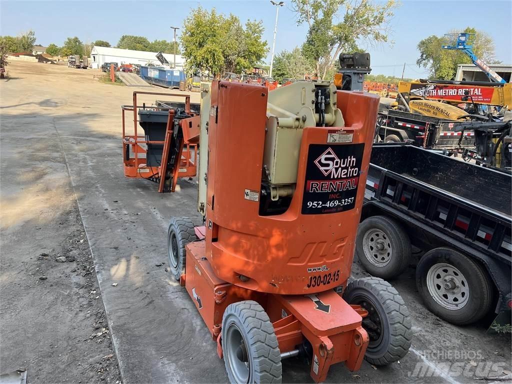JLG E300AJP Articulated boom lifts