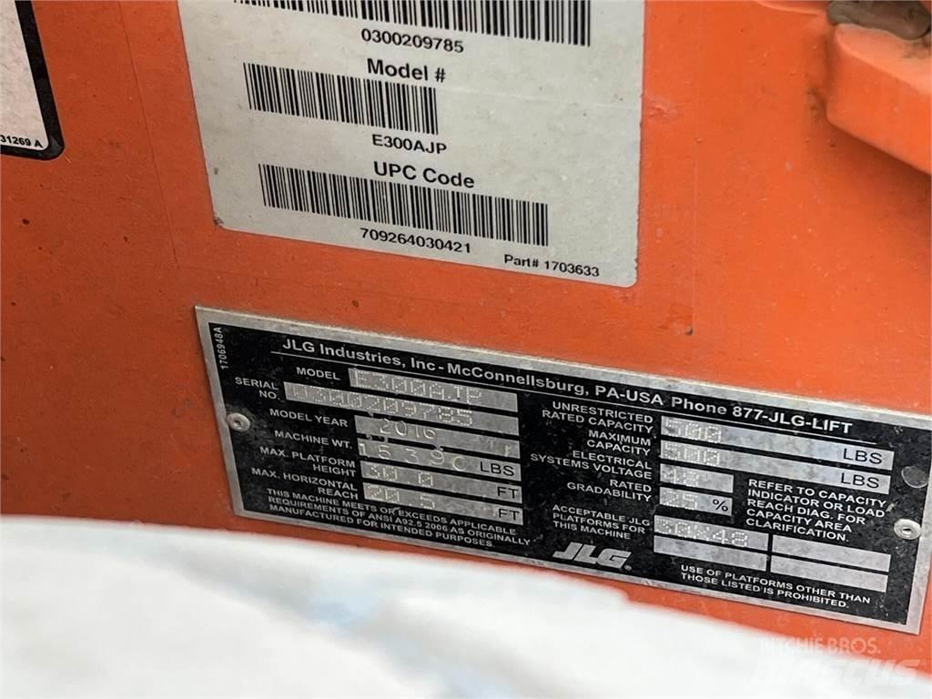JLG E300AJP Articulated boom lifts