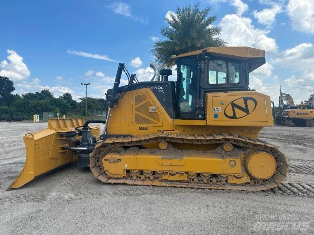 John Deere 850L WLT Crawler dozers