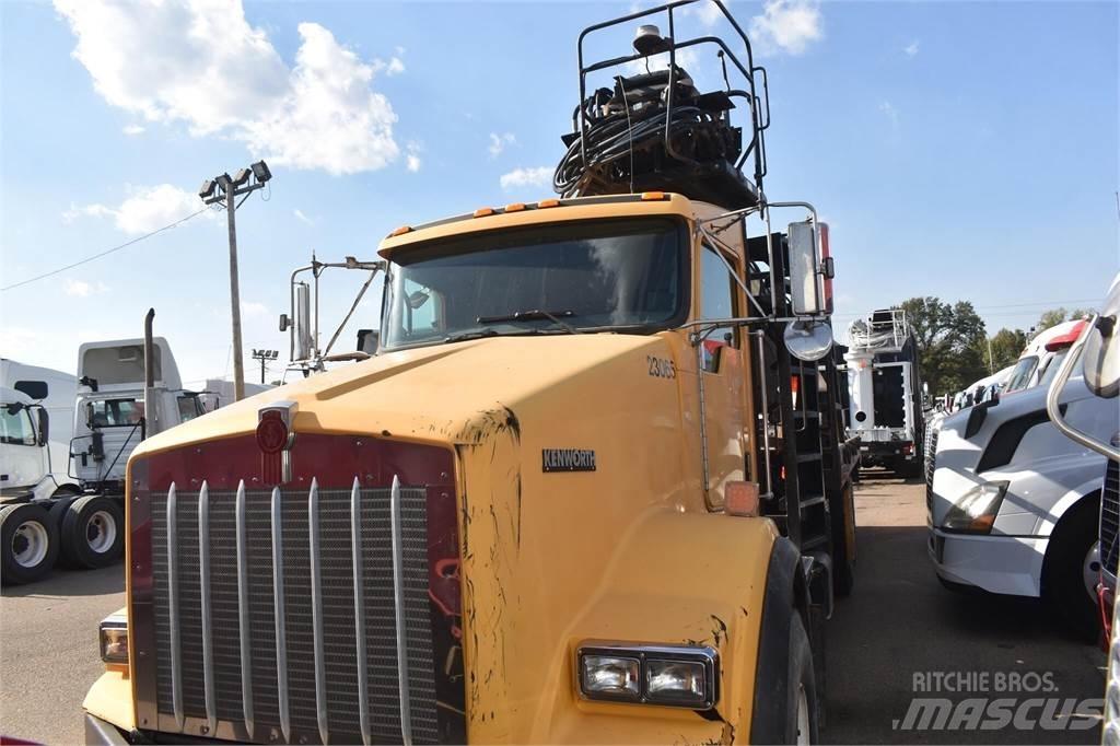 Kenworth T800 Truck mounted cranes