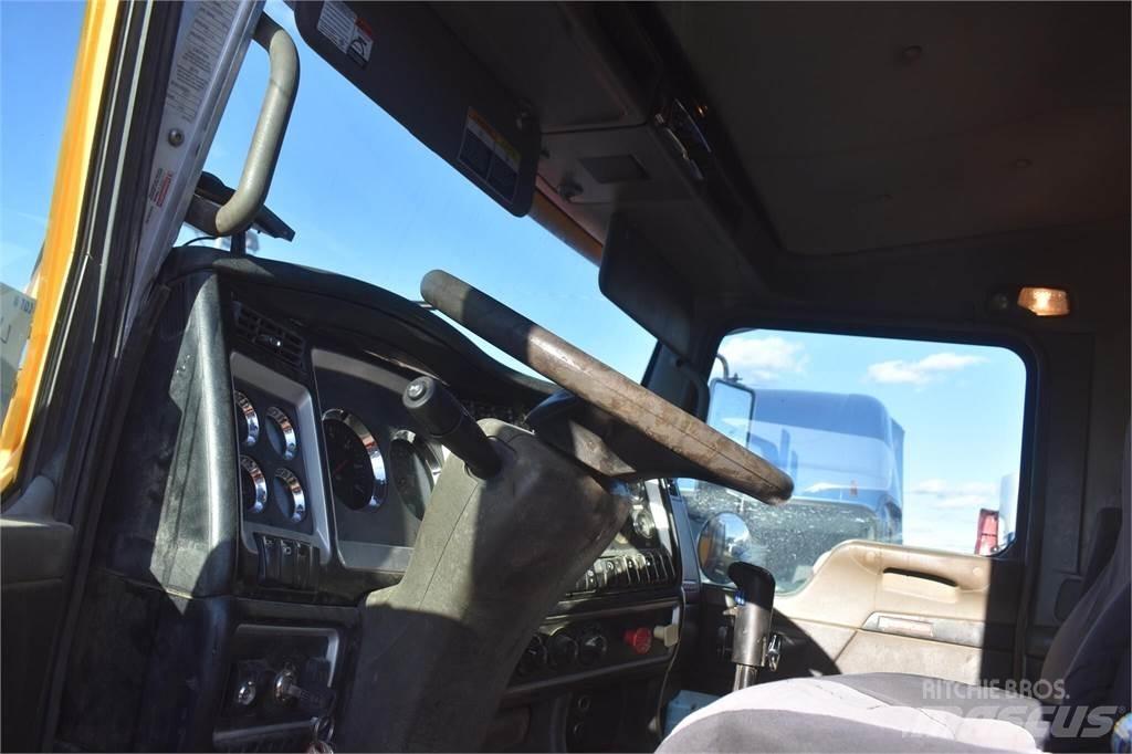 Kenworth T800 Truck mounted cranes