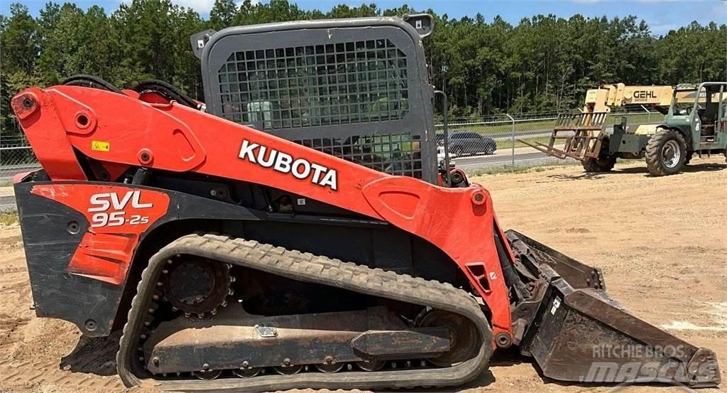Kubota SVL95-2S Skid steer loaders