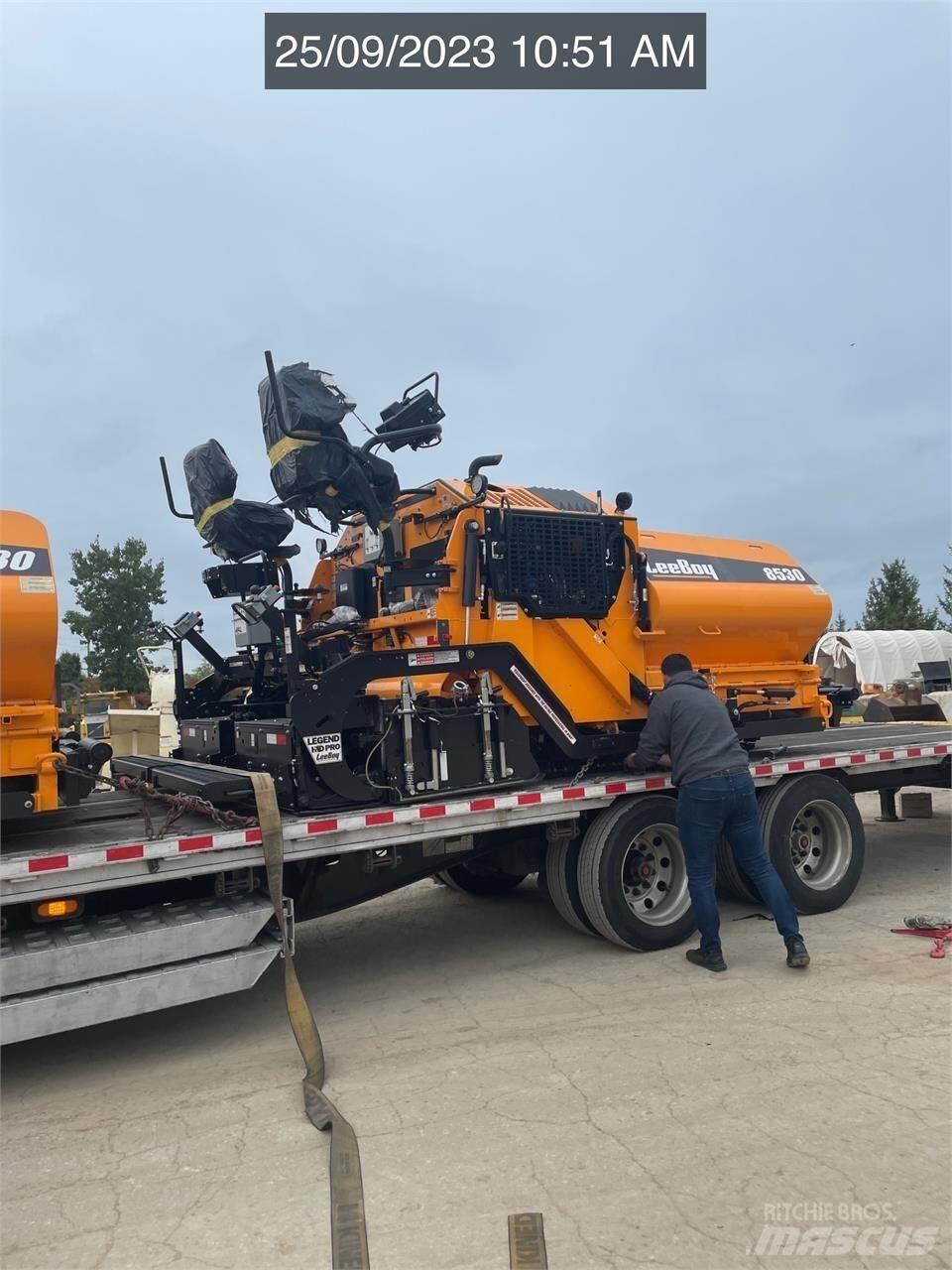 LeeBoy 8530 Asphalt pavers