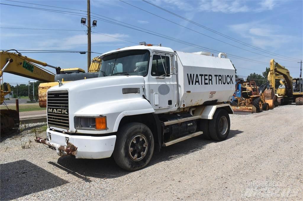 Mack CH613 Tanker trucks