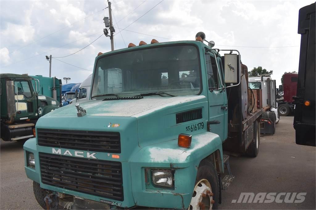 Mack MIDLINER CS200 Tanker trucks