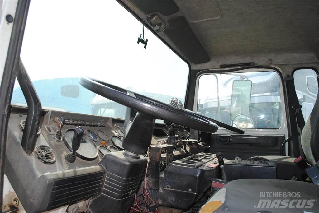 Mack MIDLINER MS250 Sweeper trucks