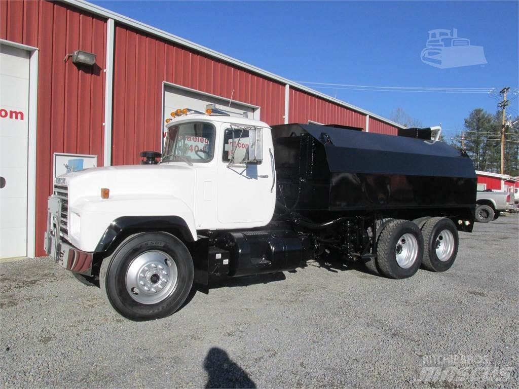 Mack R685S Tanker trucks