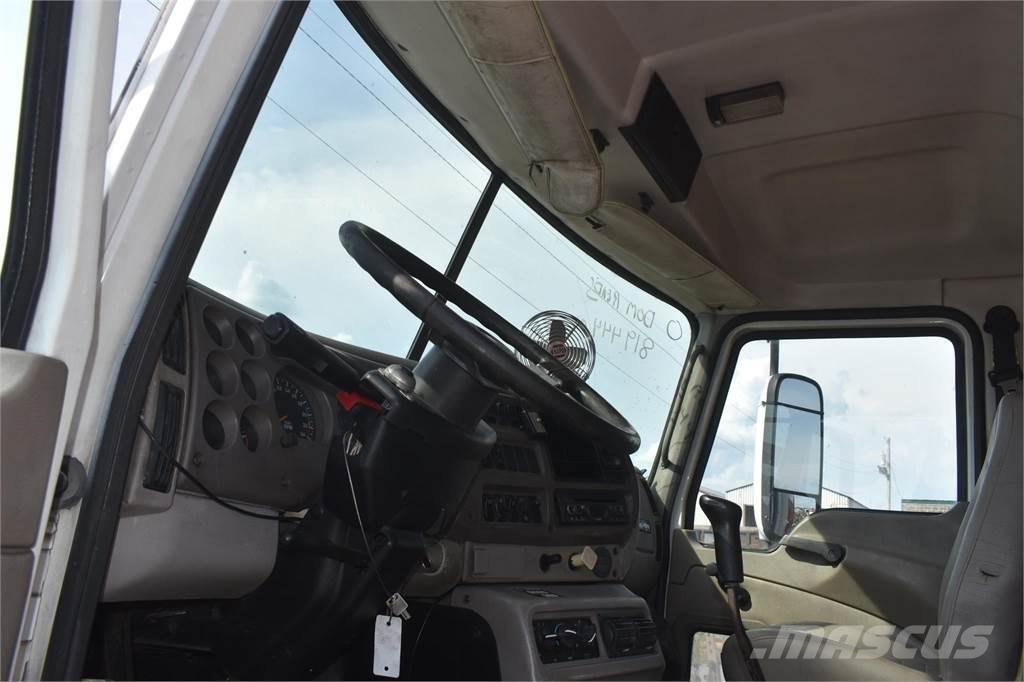 Mack VISION CXN613 Tipper trucks