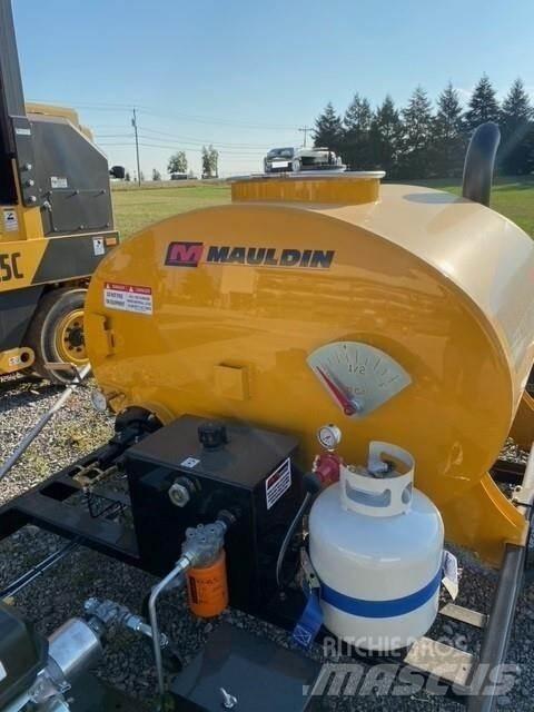 Mauldin MT300 Asphalt pavers