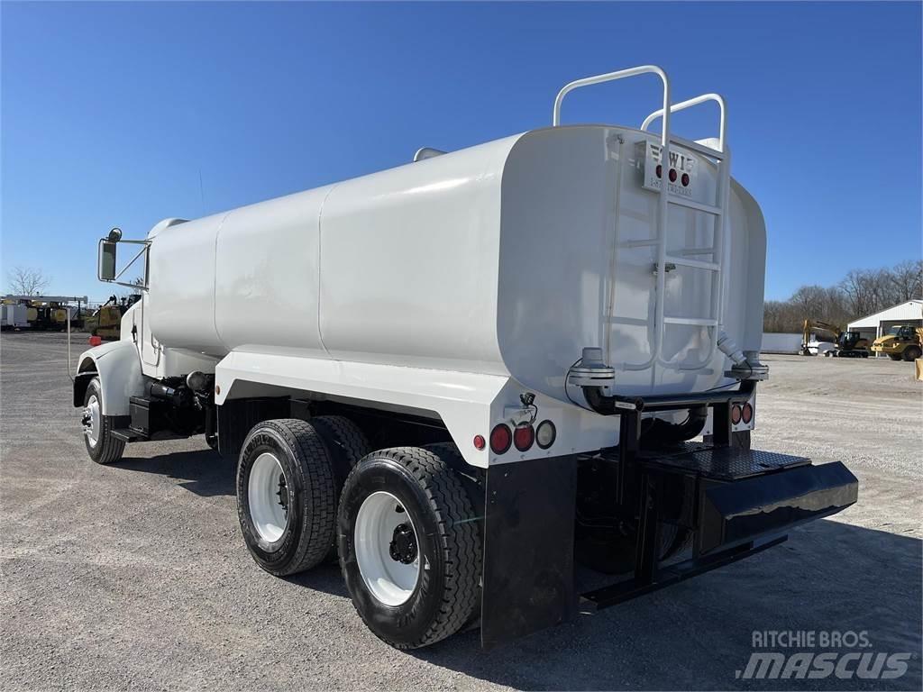 Peterbilt 330 Water bowser