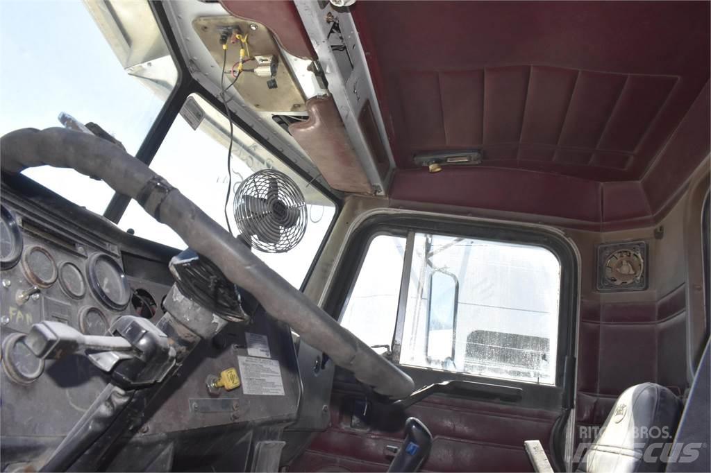 Peterbilt 357 Tipper trucks