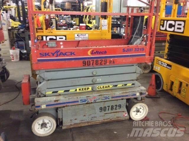 SkyJack SJIII3219 Scissor lifts