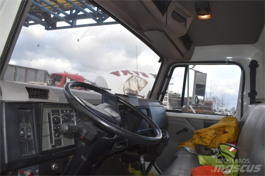  SPONCO M55 Truck mounted cranes