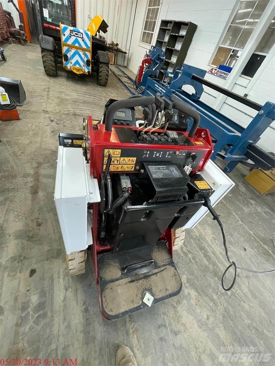 Toro E-DINGO 500 Skid steer loaders