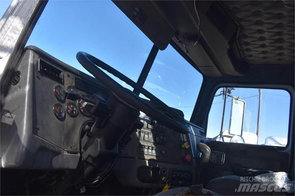 Western Star 4900 Truck mounted cranes