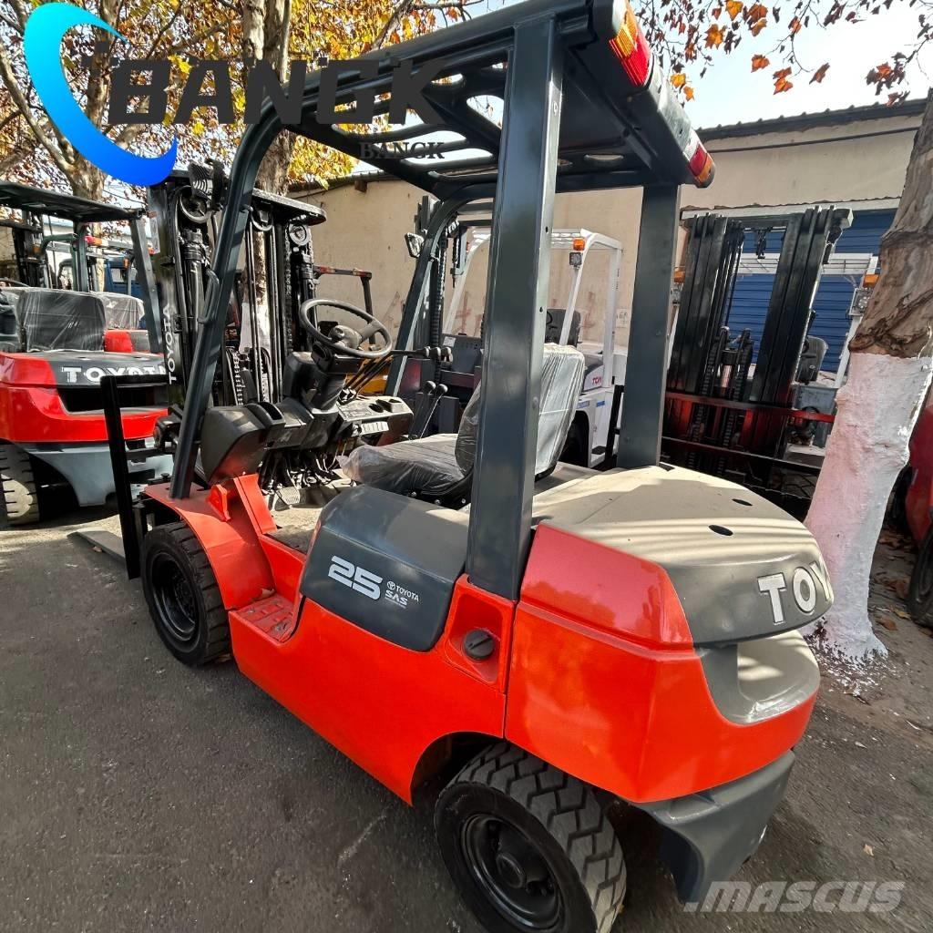 Toyota 8 F25 Diesel trucks