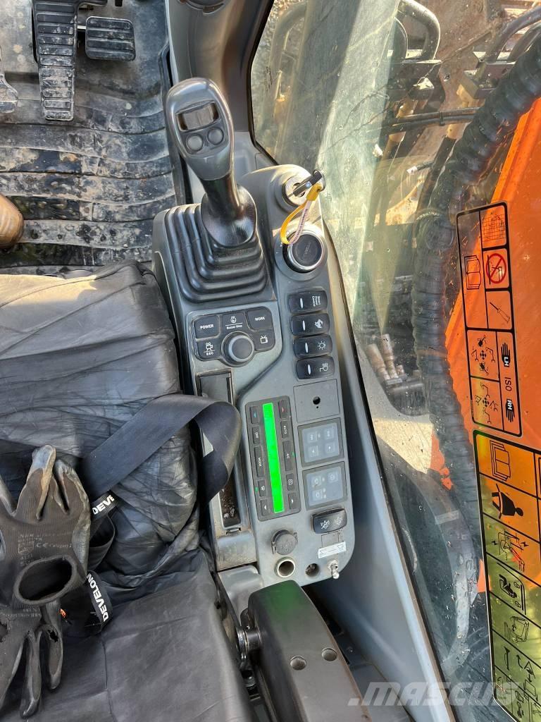 Doosan DX 225 Crawler excavators