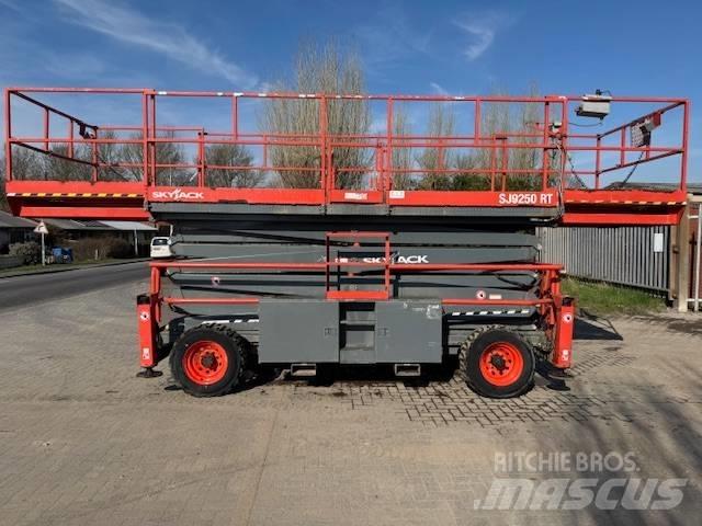SkyJack SJ 9250 RT Scissor lifts