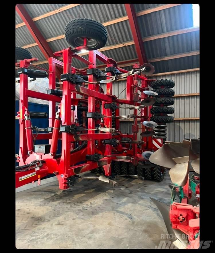 Horsch Tiger 6 LT Harrows