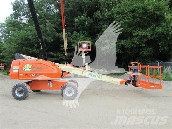 JLG 400S Telescopic boom lifts