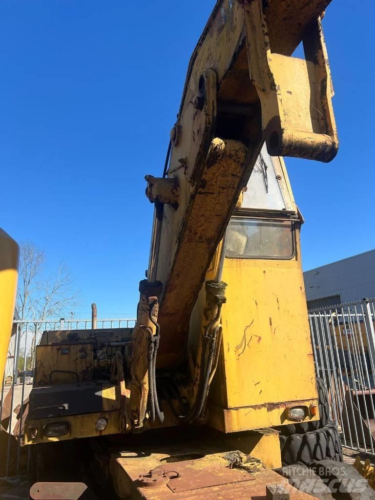 Liebherr 7951 Wheeled excavators