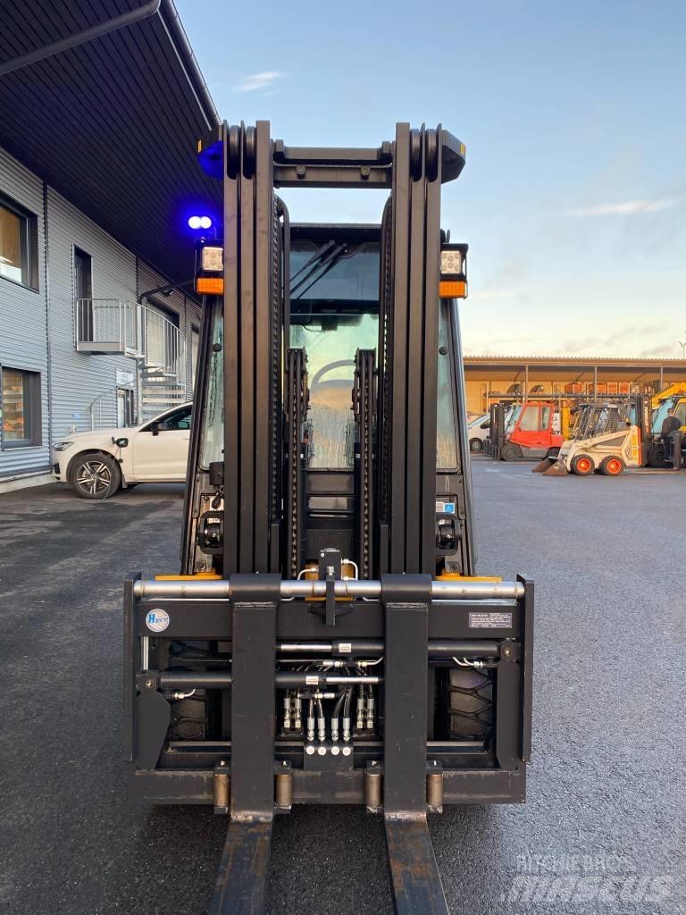 Hyundai 35DA-9 Diesel trucks
