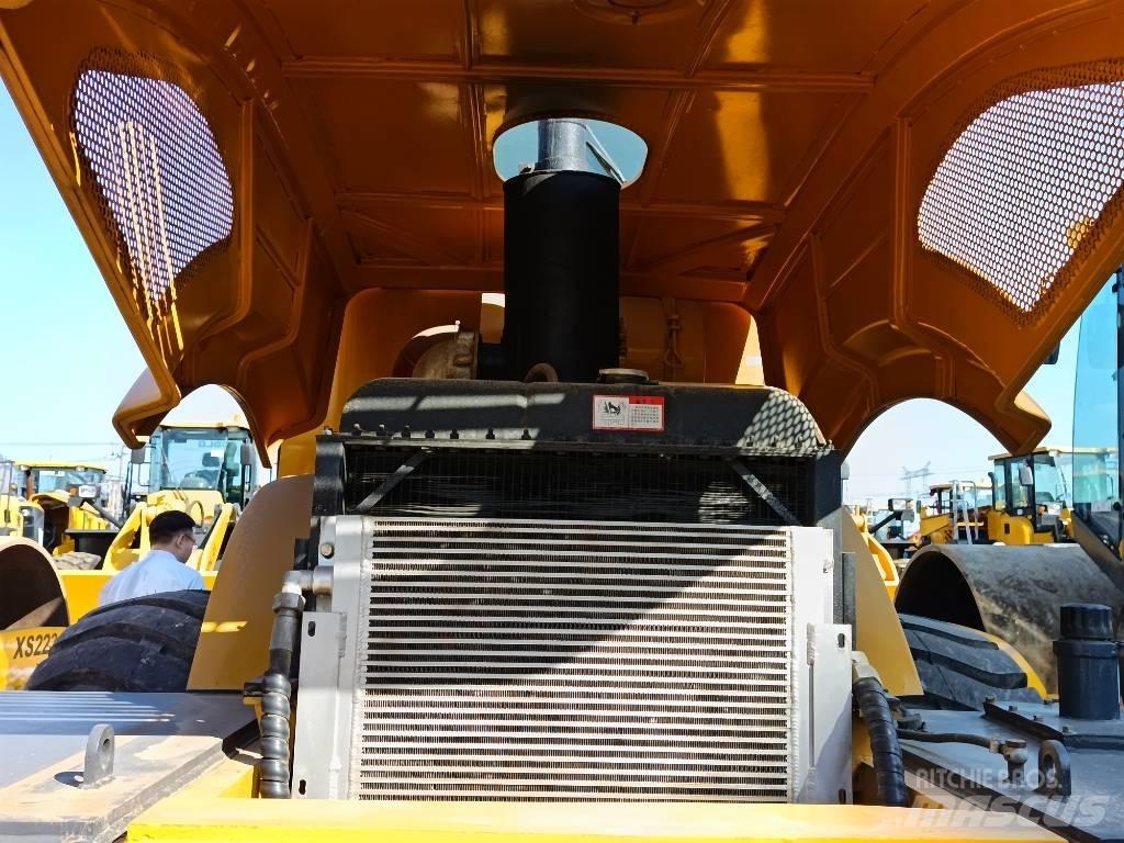 XCMG XS 223 J Single drum rollers