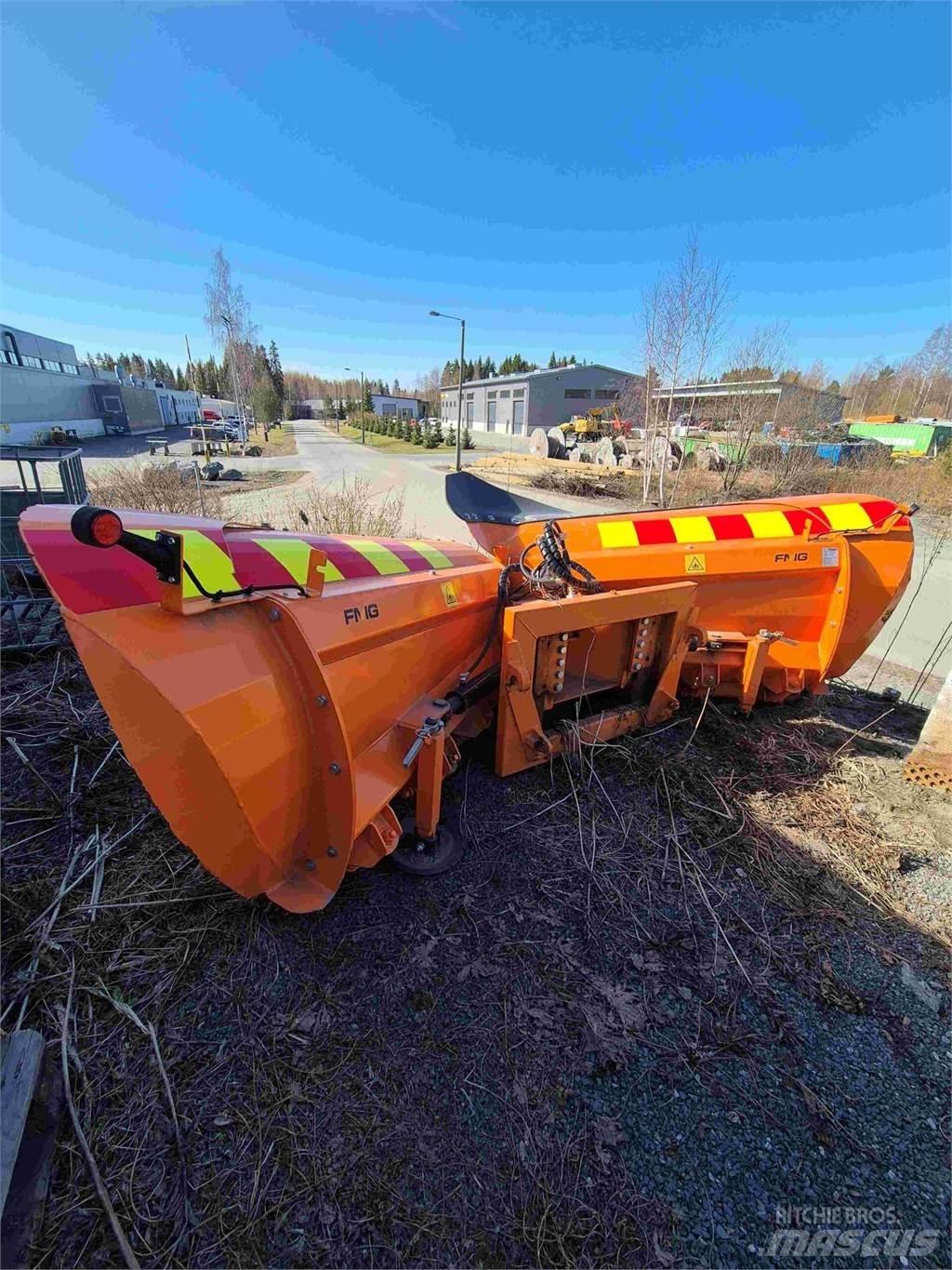 FMG nivelaura 390 Snow blades and plows