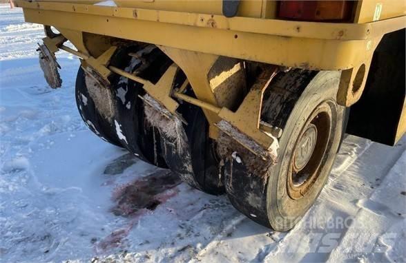 CAT PS-200B Pneumatic tired rollers