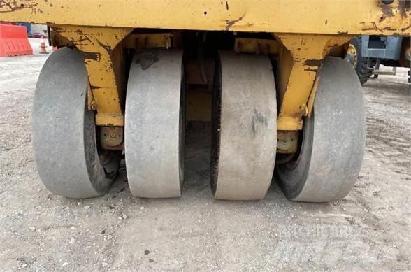 CAT PS-200B Pneumatic tired rollers