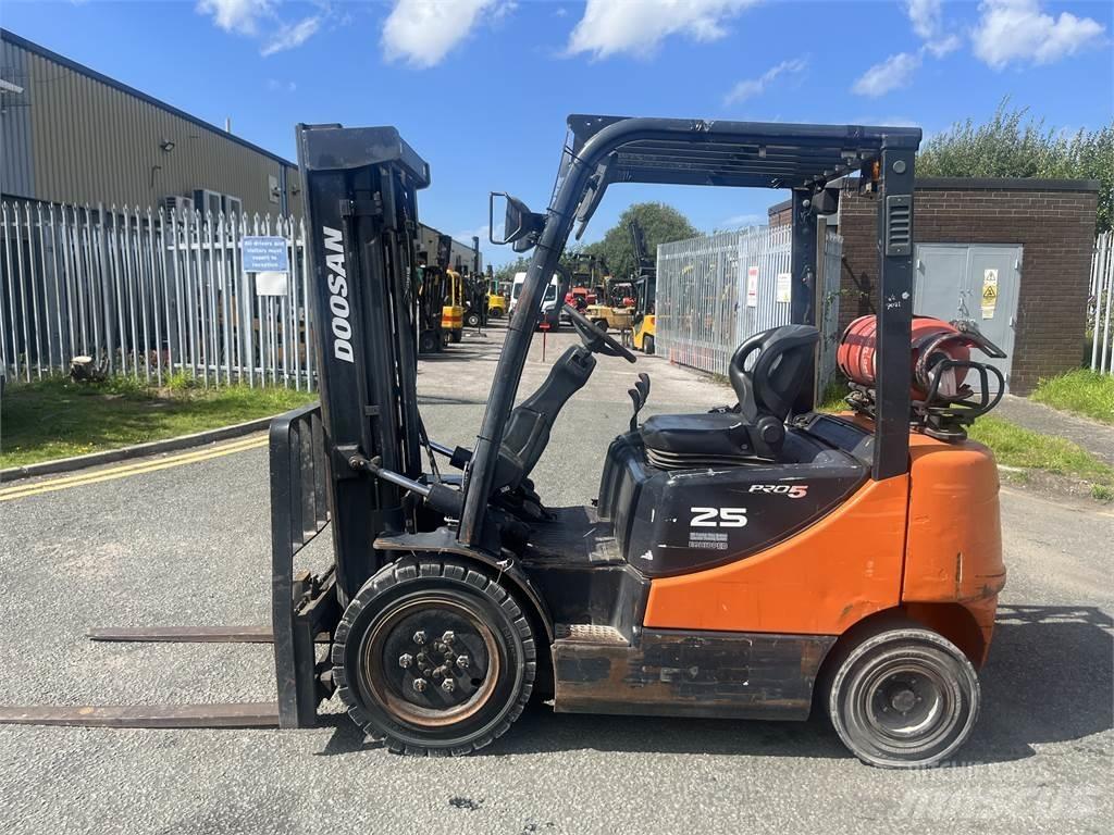 Doosan G25P-5 LPG trucks