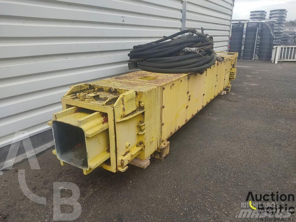 Delmag HB 30 Pipe layer dozers