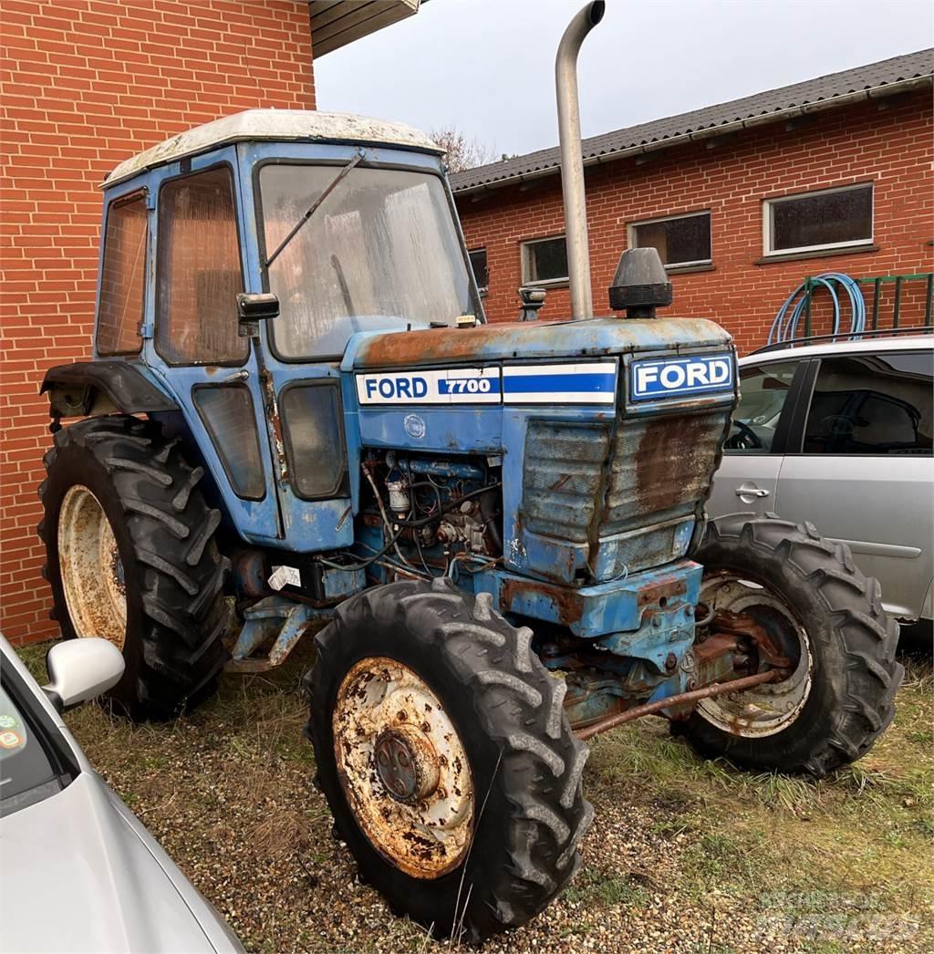 Ford 7700 Tractors