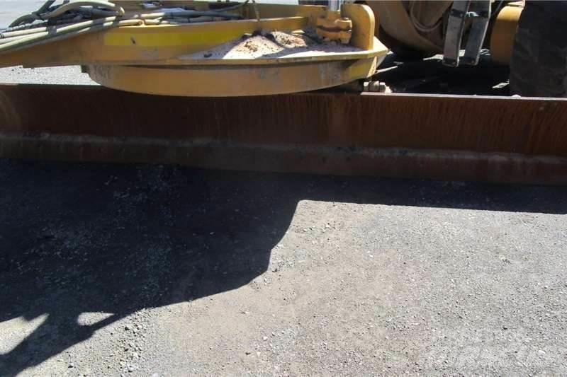 CAT 140K Graders