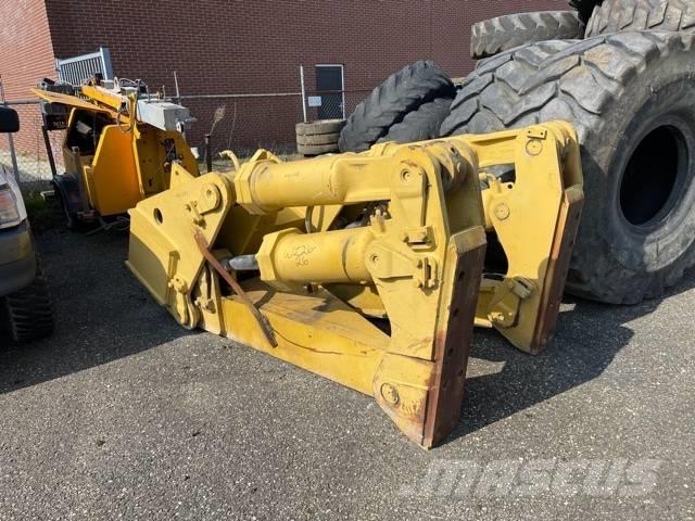 CAT D 8 R Ripper Other components