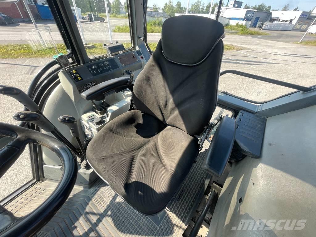 Valmet 6900 Tractors