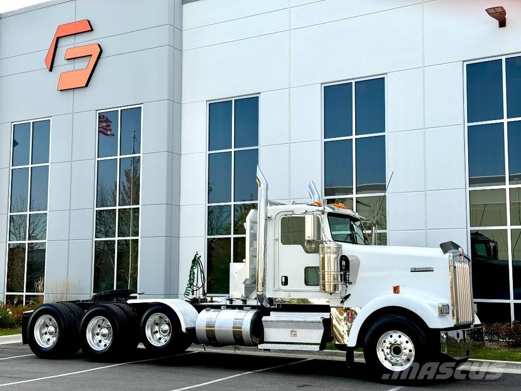 Kenworth W 900 Prime Movers