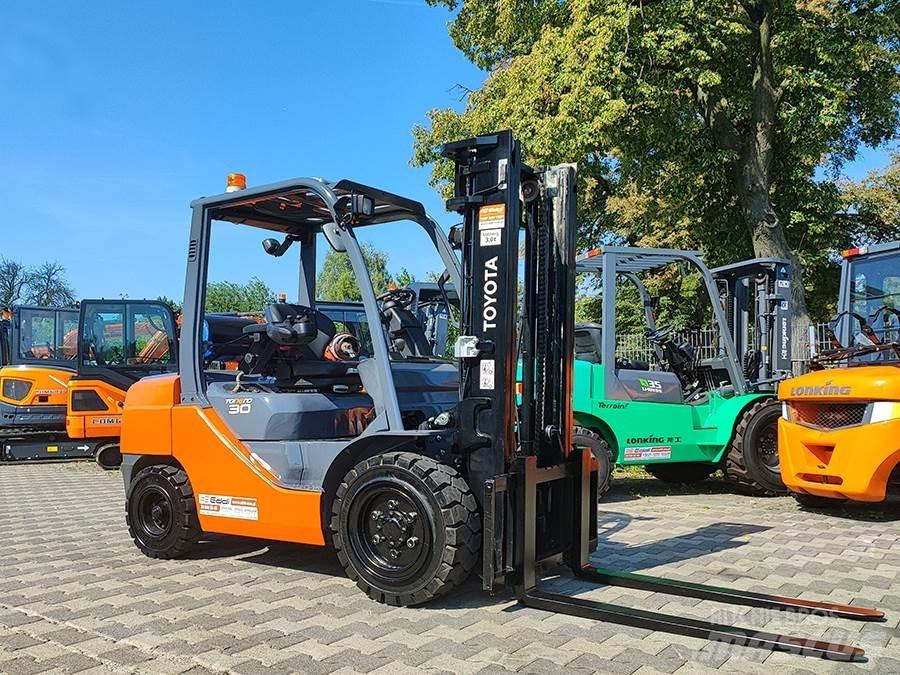 Toyota 02-8FGF30 LPG trucks