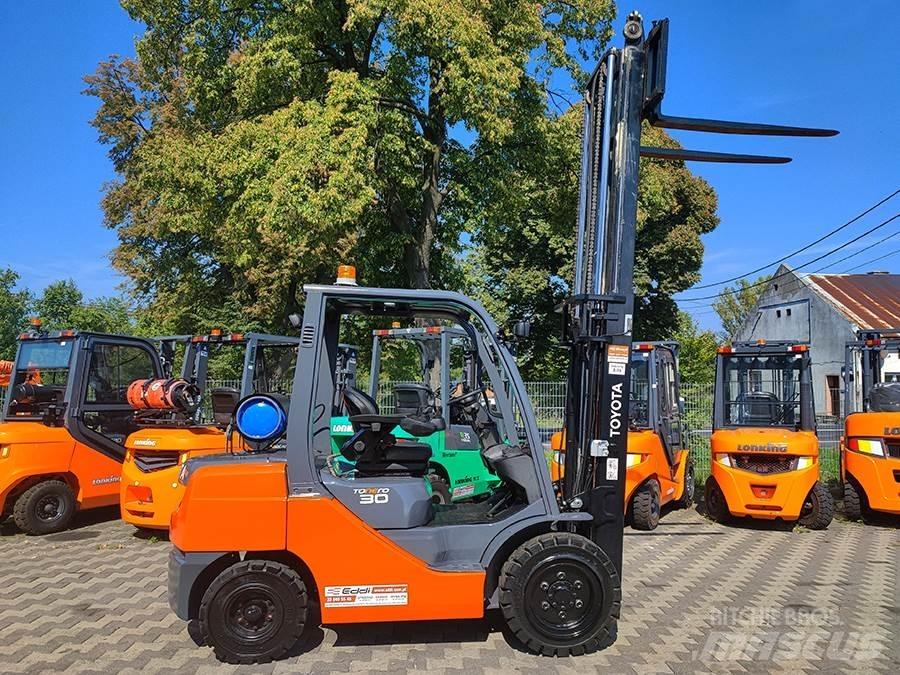 Toyota 02-8FGF30 LPG trucks
