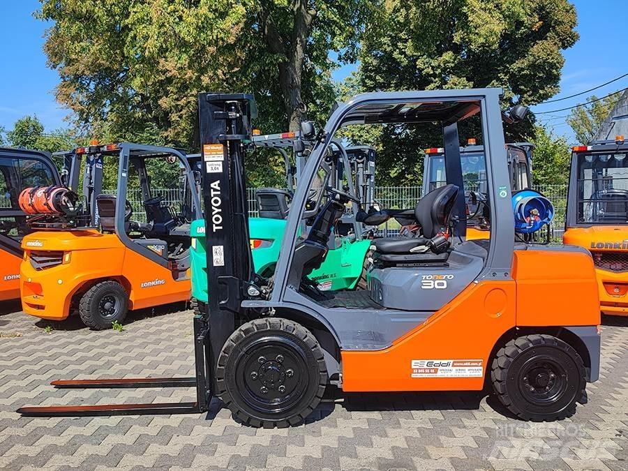 Toyota 02-8FGF30 LPG trucks