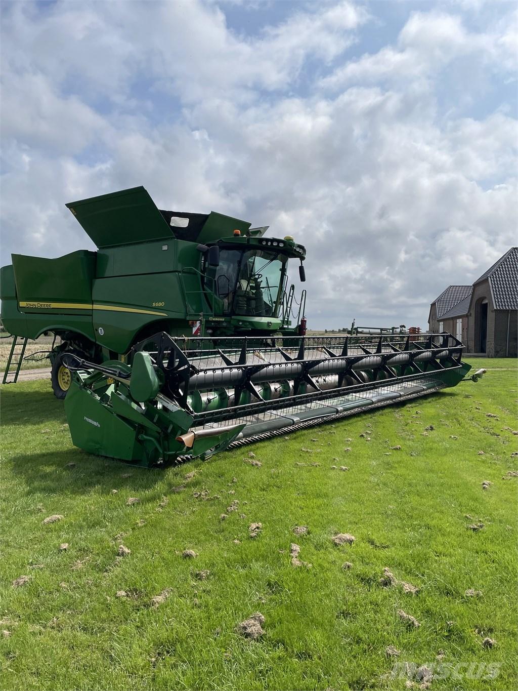 John Deere S 680 Combine harvesters