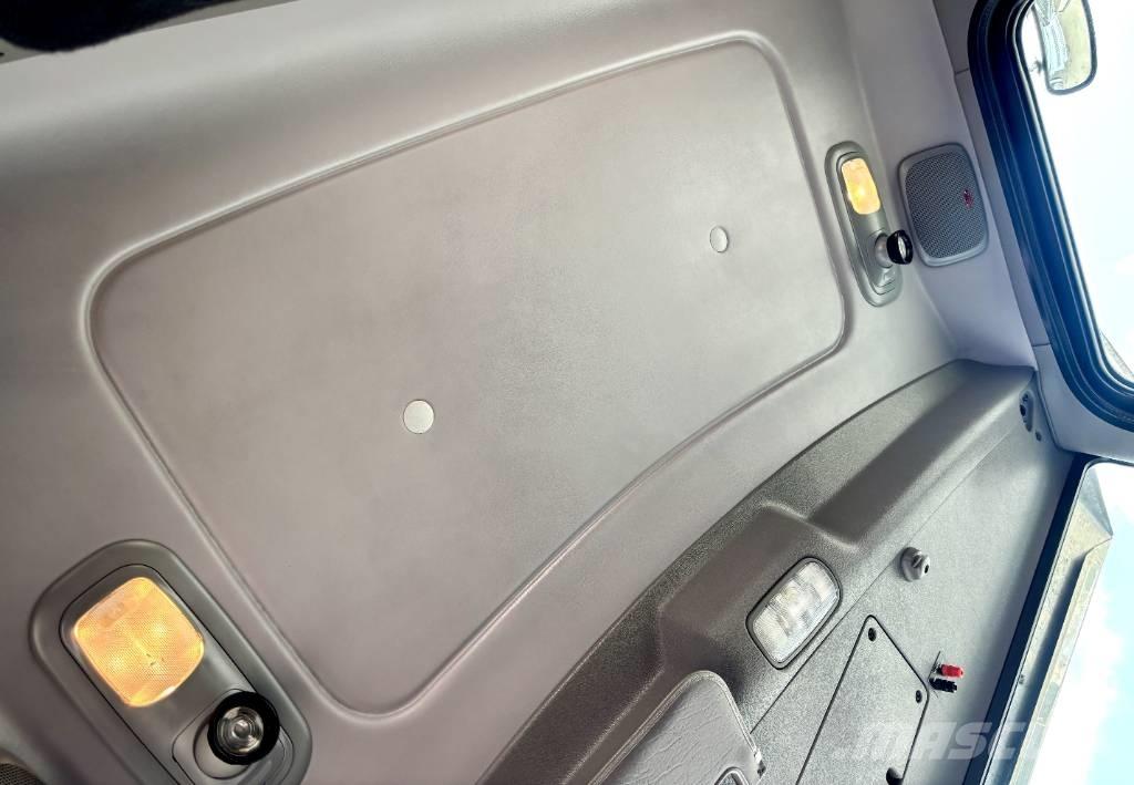 Peterbilt 389 Prime Movers