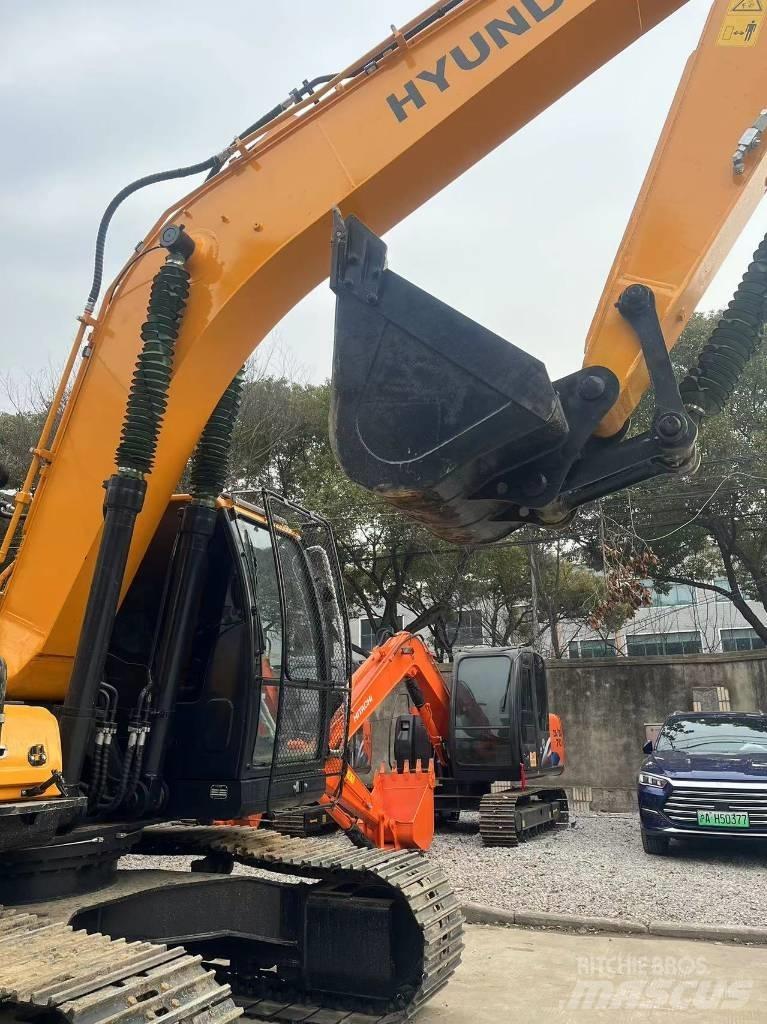 Hyundai R220-9S Wheeled excavators